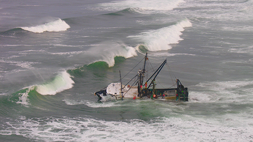 Dueño de barco pesquero recibe multa por un derrame de petróleo en Ocean Shores. 